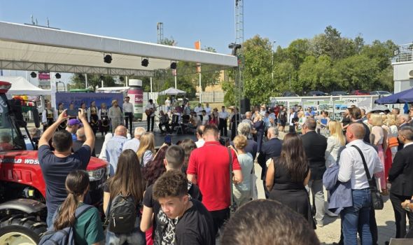 Otvoren JUBILARNI Šumadijski sajam poljoprivrede: Najsavremenija mehanizacija, izložbe, degustacija domaće hrane i pića (FOTO)