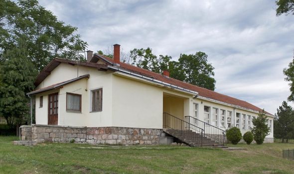 Cerovac – sela sa ovim imenom postoje po Srbiji, RS i Hrvatskoj