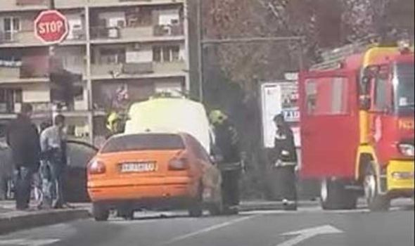 Zapalio se auto u Lepeničkom bulevaru (VIDEO)