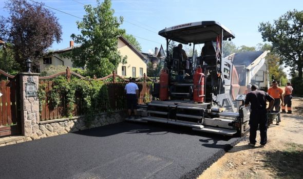 Asfaltirana ulica Braće Ribnikar u Vinogradima