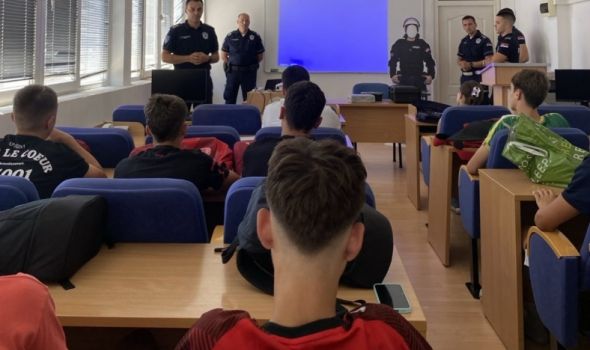 Dan otvorenih vrata: Kragujevčka policija obeležila Međunarodni dan mladih (FOTO)