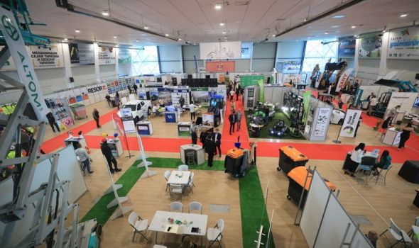 Otvoren Međunarodni sajam komunalne opreme KOMDEL EXPO na Šumadija sajmu (FOTO)