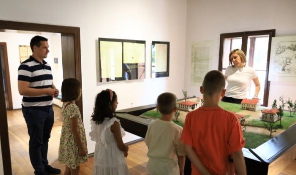Leto u gradu: Mališani obišli Narodni muzej Šumadije