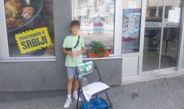 Mateja Patrnogić prodaje limunadu za Danijelu Cvetković - Humani gest jedanaestogodišnjaka