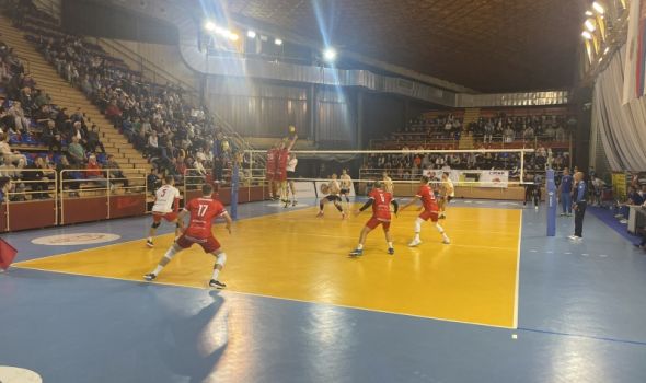 Loš start: Odbojkaši Radničkog izgubili od Spartaka