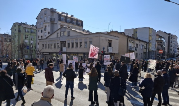 Kragujevčani 12. dan zaredom na 15 minuta blokirali raskrsnicu kod “Uzora” (FOTO)