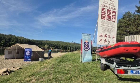 Pripadnici Specijalizovane jedinice civilne zaštite vežbali na Šumaričkom jezeru (FOTO)