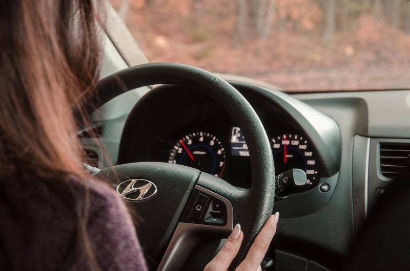 Žene voze sigurnije od muškaraca: Šta kažu studije?