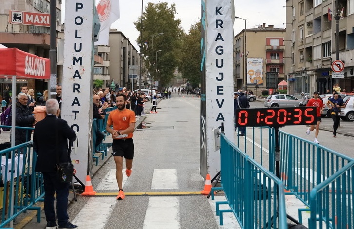 Esad Hasanović pobednik 12. Kragujevačkog polumaratona (FOTO)