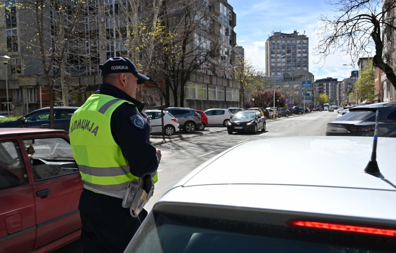 Muškarac (69) vozio pijan, bez dozvole, prošao na crveno, pa završio “iza rešetaka”