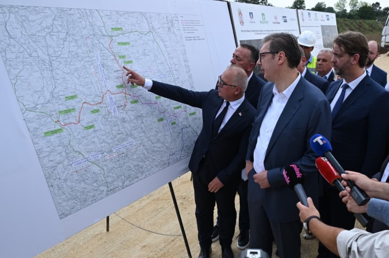Vučić obišao radove na izgradnji Severne obilaznice: "Od izvođača tražim da ubrzaju sve potrebne procedure" (FOTO)